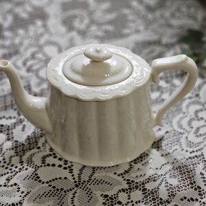 Godinger Cream Teapot
